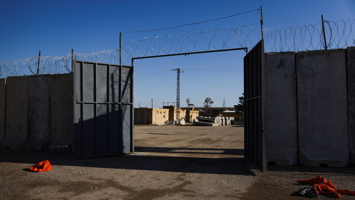 An open gate at al-Shaddadi prison, following the withdrawal of SDF and its takeover by the Syrian army in Al-Shaddadi, Hassakeh, Syria, Jan. 20, 2026. (Reuters Photo)