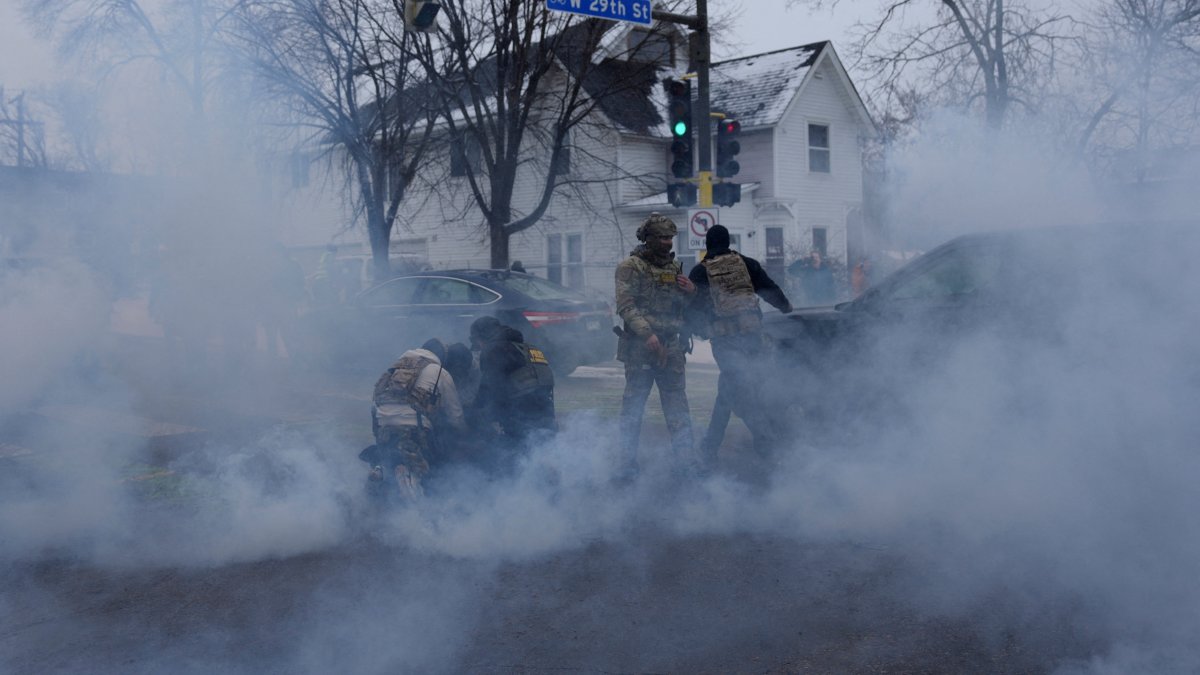 Federal agents detain a person while they're surrounded by tear gas used to deter protesters, as immigration enforcement continues after a U.S. Immigration and Customs Enforcement (ICE) agent fatally shot Renee Nicole Good on Jan. 7 during an immigration raid, Minneapolis, Minnesota, U.S., Jan. 21, 2026. (Reuters Photo)