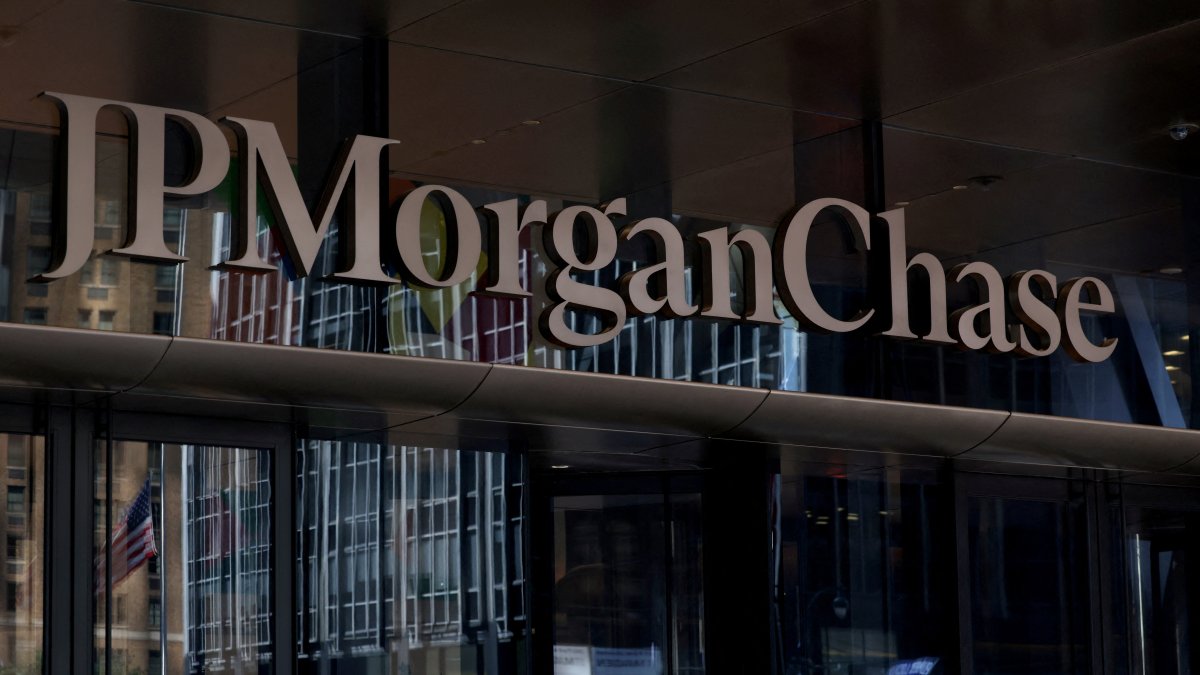 Trump sues JPMorgan, CEO Dimon for $5B over alleged 'debanking"