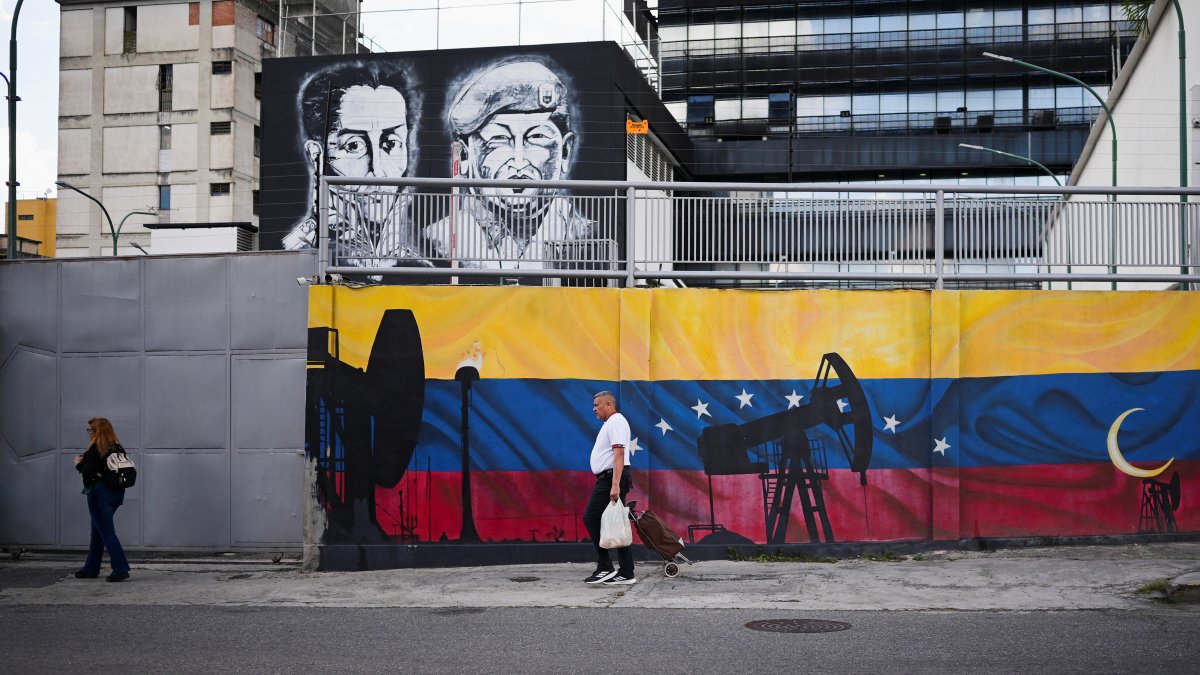 Venezuela advances major oil reform allowing private investment