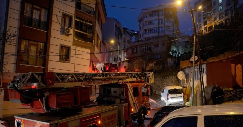 Firefighters intervene in a shanty house fire that spread to a neighboring building in Eyüpsultan, Istanbul, Türkiye, Jan. 22, 2025. (AA Photo)
