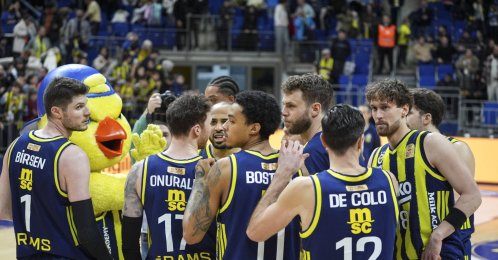Fenerbahçe Beko players celebrate after securing a home victory over TOFAŞ during their Turkish Insurance Basketball Super Lig Week 16 matchup at Ülker Sports and Event Hall, Istanbul, Türkiye, Jan. 18, 2026. (AA Photo)