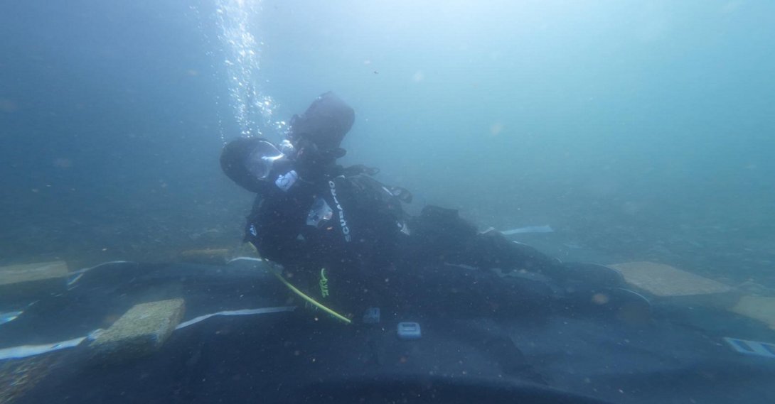 Mazlum Kibar, prepares for a record-breaking 36-hour underwater endurance attempt in Izmit Bay, Türkiye, Jan. 22, 2026. (AA Photo) 