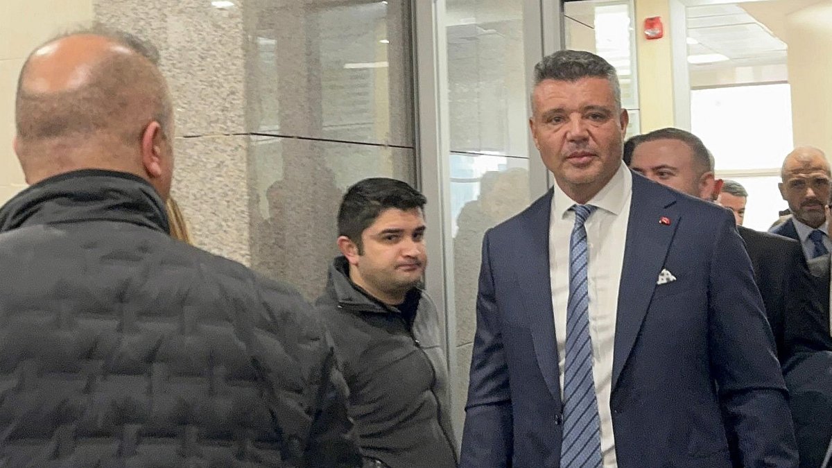 Fenerbahçe Sports Club President Sadettin Saran (R) arrives at the Istanbul 23rd Criminal Court, Istanbul, Türkiye, Jan. 22, 2026. (IHA Photo)