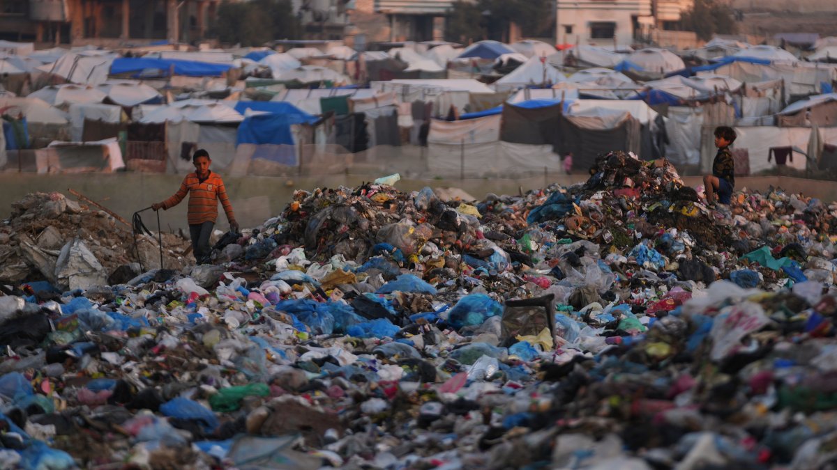 Palestinians search garbage for heat amid Gaza devastation