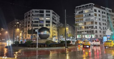 An empty street in Balıkesir following a magnitude 5.1 earthquake, Jan. 24, 2026. (DHA Photo)