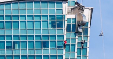 Climber Alex Honnold free-solos Taipei 101 in Taipei, Taiwan, Jan. 25, 2026. (AP Photo)