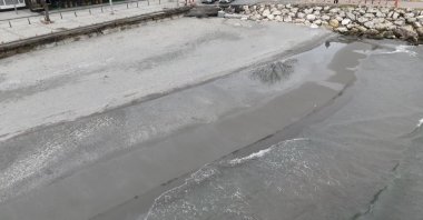 An aerial view shows the seabed exposed as the sea recedes along the shoreline in Silivri, Istanbul, Türkiye, Jan. 25, 2025. (DHA Photo)