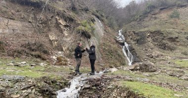 British travelers Sophie Tang and Luke Deakin pose during their journey through the natural landscape of Samsun, Türkiye, Jan. 25, 2025. (AA Photo)