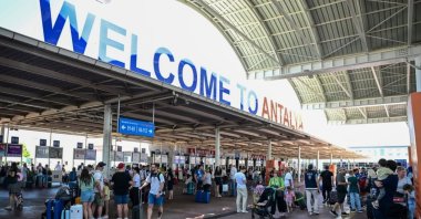 This file photo shows tourists in front of airport, Antalya, southern Türkiye. (IHA Photo)