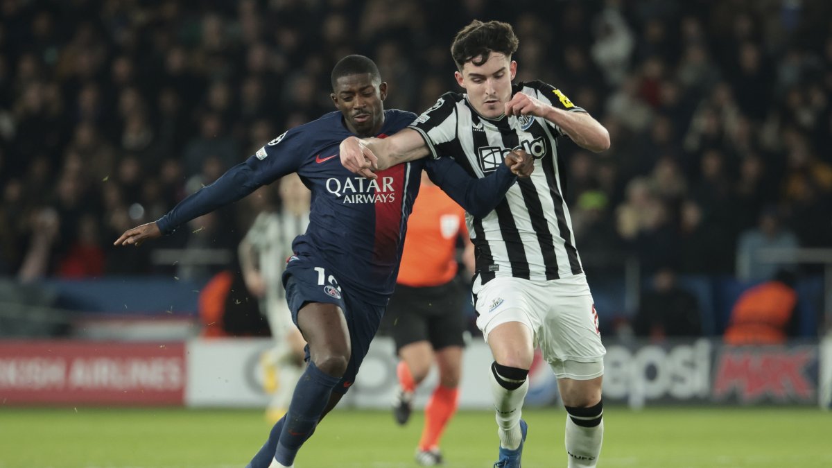 PSG's Ousmane Dembele (L) and Newcastle's Tino Livramento in action during the UEFA Champions League match at Parc des Princes, Paris, France, Nov. 28, 2023. (Getty Images Photo)