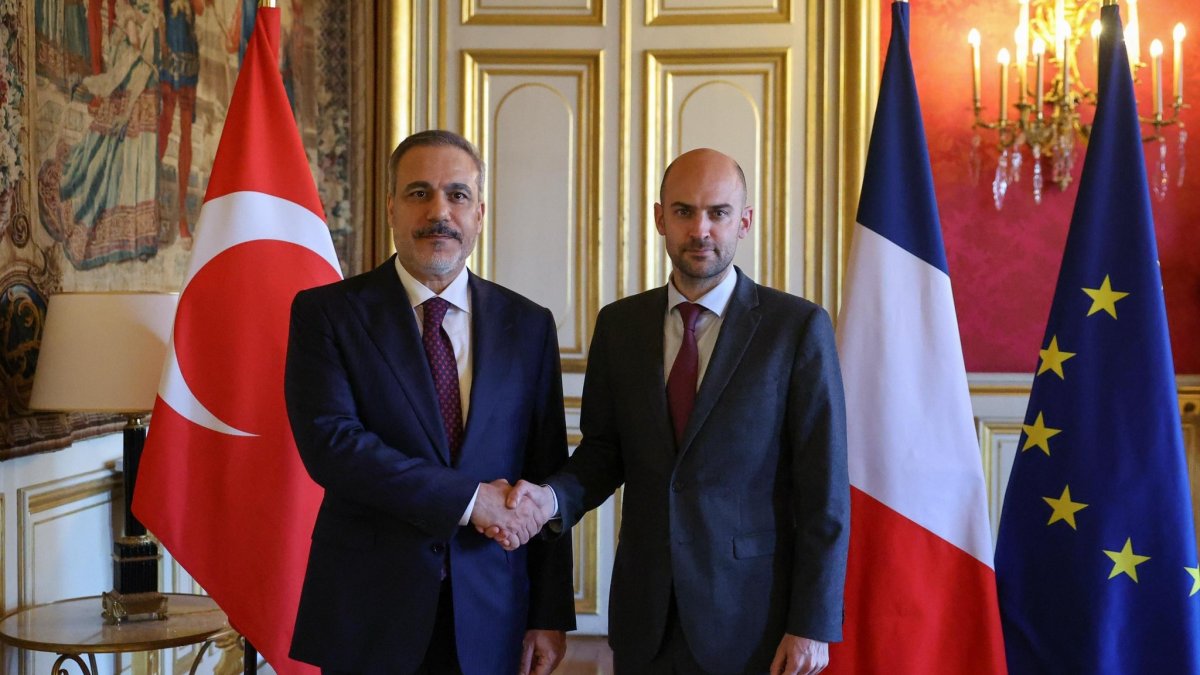 Foreign Minister Hakan Fidan meets with French Foreign Minister Jean-Noel Barrot in Paris, France, April 2, 2025. (Foreign Ministry Handout, File)