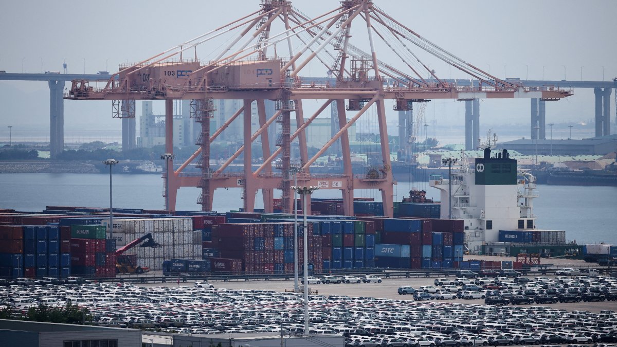 Kia Motors' vehicles are parked to be exported at a port in Pyeongtaek, South Korea, July 31, 2025. (Reuters Photo)