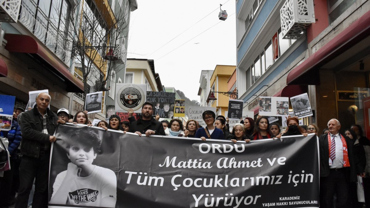 People carry placards reading “Children deserve to live, not die on the streets” during a march marking the first anniversary of 15-year-old Mattia Ahmet Minguzzi’s death, Ordu, Türkiye, Jan. 24, 2025. (AA Photo) 