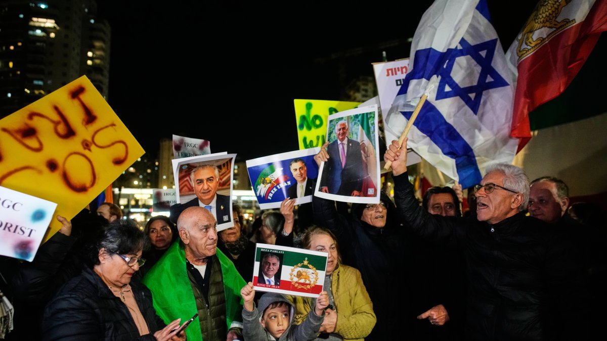 Manufacturing a monarch: Who backs Reza Pahlavi and why?