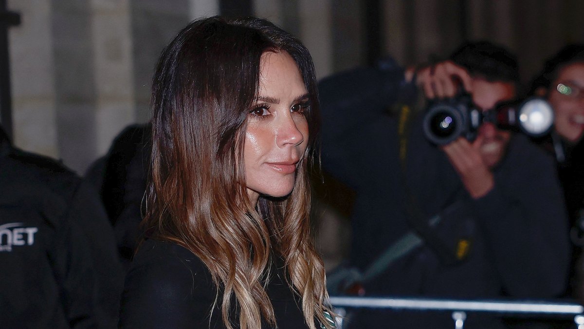 British designer Victoria Beckham leaves after being awarded Knight of the Order of Arts and Letters during a ceremony at the Ministry of Culture, Paris, France, Jan. 26, 2026. (AFP Photo)