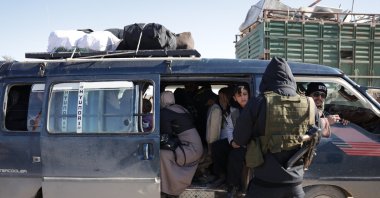 Displaced Syrian civilians continue to flee areas controlled by the YPG terrorist group in the northeastern city of Hassakeh, Syria, Jan. 26, 2026. (AA Photo) 