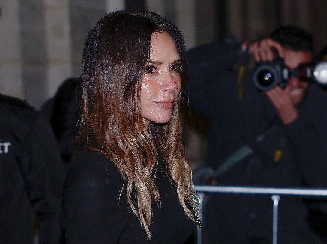 British designer Victoria Beckham leaves after being awarded Knight of the Order of Arts and Letters during a ceremony at the Ministry of Culture, Paris, France, Jan. 26, 2026. (AFP Photo)