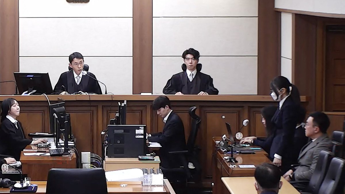This screen grab made from a handout video distributed by the Seoul Central District Court and released by Yonhap shows South Korea's former first lady Kim Keon Hee (2nd R with a mask) during a verdict in her trial on corruption charges at the Seoul Central District Court, Seoul, South Korea, Jan. 28, 2026. (AFP Photo)