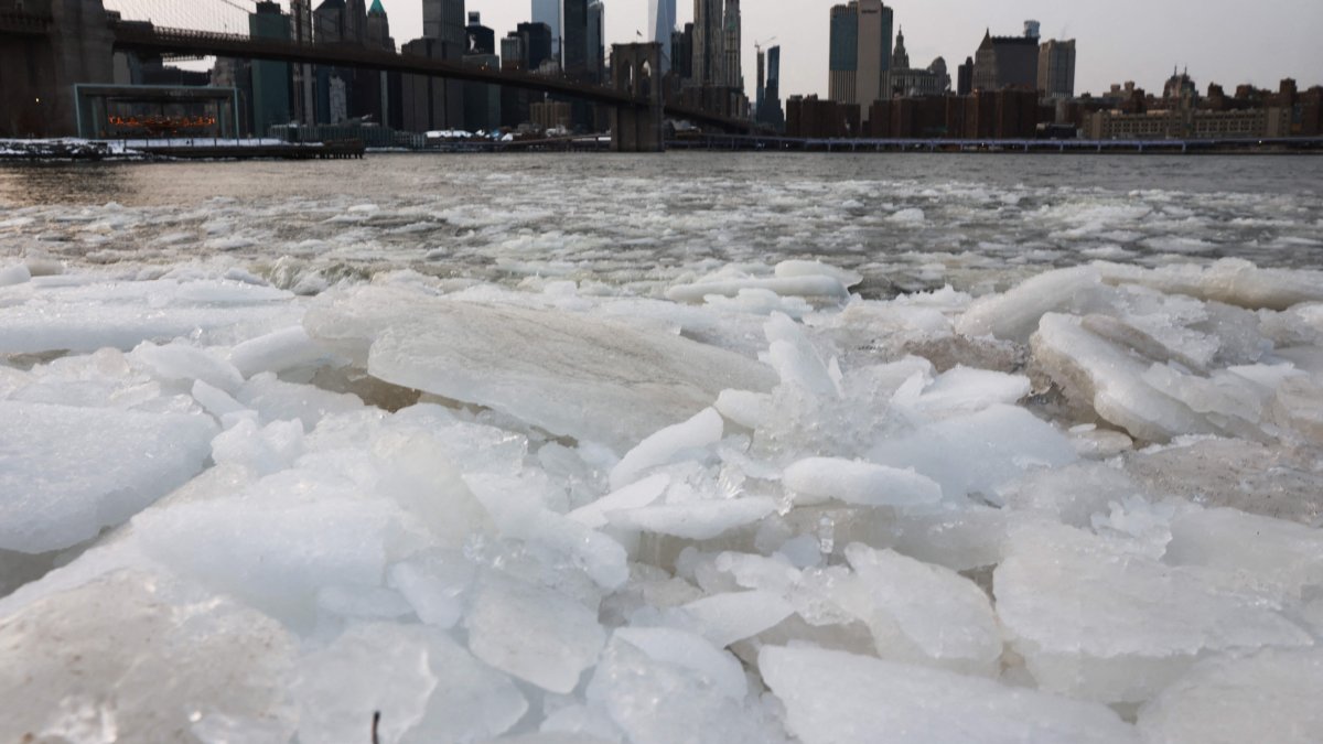 Ice builds up in the East River along the Brooklyn shoreline as New York City experiences frigid temperatures following a winter storm over the weekend, New York City, U.S., Jan. 27, 2026. (AFP Photo)