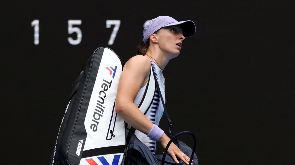 Poland's Iga Swiatek leaves the court after losing her Australian Open quarterfinal match against Kazakhstan's Elena Rybakina at Melbourne Park, Melbourne, Australia, Jan. 28, 2026. (Reuters Photo)