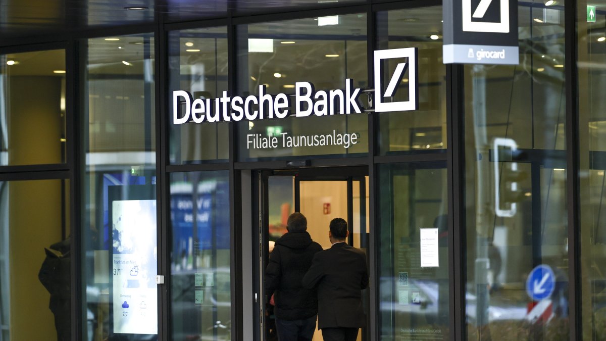 Authorities raid Deutsche Bank offices in money laundering probe