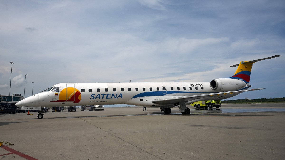 A Satena Airlines aircraft covering the route Bogota-Caracas is pictured upon arrival at Simon Bolivar International Airport in Maiquetia, La Guaira State, Venezuela, Nov. 9, 2022. (AFP Photo)