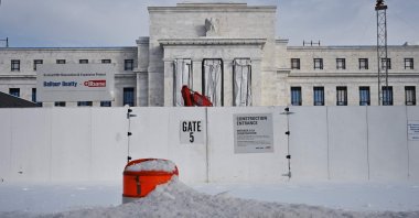 The U.S. Federal Reserve is seen behind a mound of snow in Washington, D.C., Jan. 26, 2026. (AFP Photo)