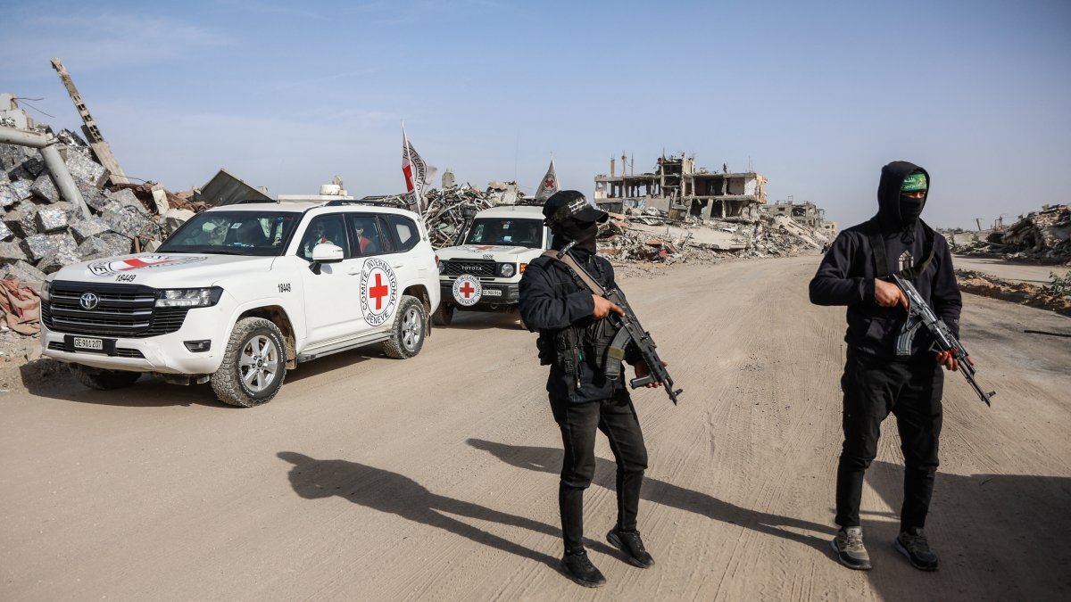 Palestinian Hamas fighters secure the area as Egyptian workers accompanied by members of the International Committee of the Red Cross (ICRC) search for the remains of the last Israeli hostage in the Zeitoun neighbourhood of Gaza City, Dec. 8, 2025. (AFP Photo)