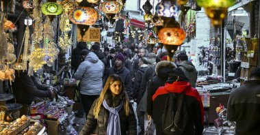 People shop in the Eminönü district, Istanbul, Türkiye, Dec. 30, 2025. (AA Photo)