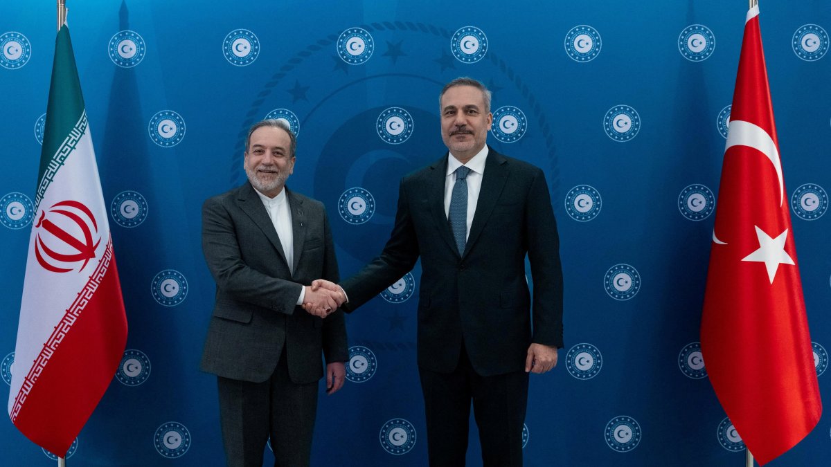 Türkiye steps up mediation on Iran-US tensions as Trump eases threat