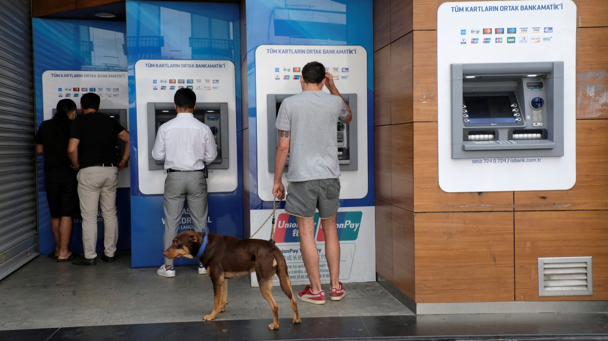 People withdraw money from ATM machines at the main shopping and pedestrian street of Istiklal, Istanbul, Türkiye, July 25, 2020. (Reuters Photo)