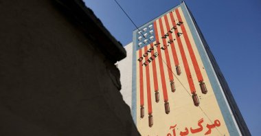An anti-U.S. mural on a building in Tehran, Iran, Jan. 24, 2026. (Reuters Photo)