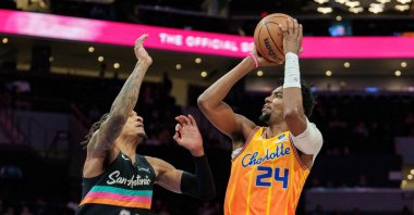 Hornets' Brandon Miller (R) shoots the ball over Spurs' Devin Vassell in an NBA game, Charlotte, North Carolina, U.S., Jan. 31, 2026. (AFP Photo)
