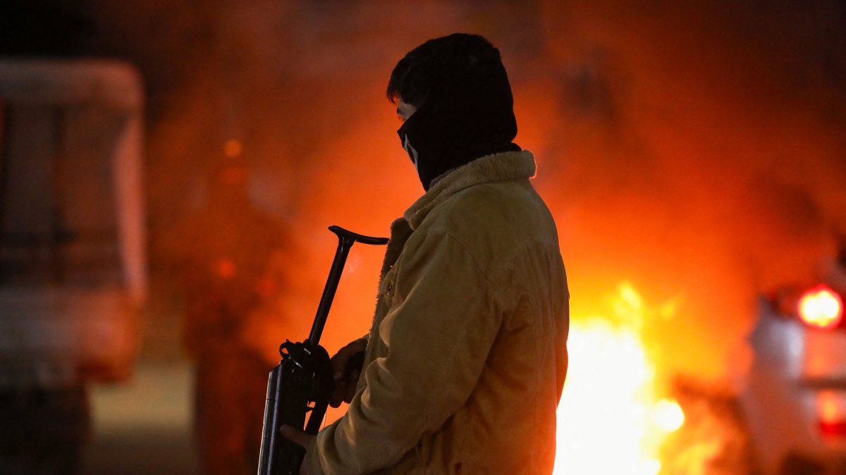 A member of the YPG terrorist group stands at a checkpoint, Qamishli, Syria, Jan. 27, 2026. (Reuters Photo)