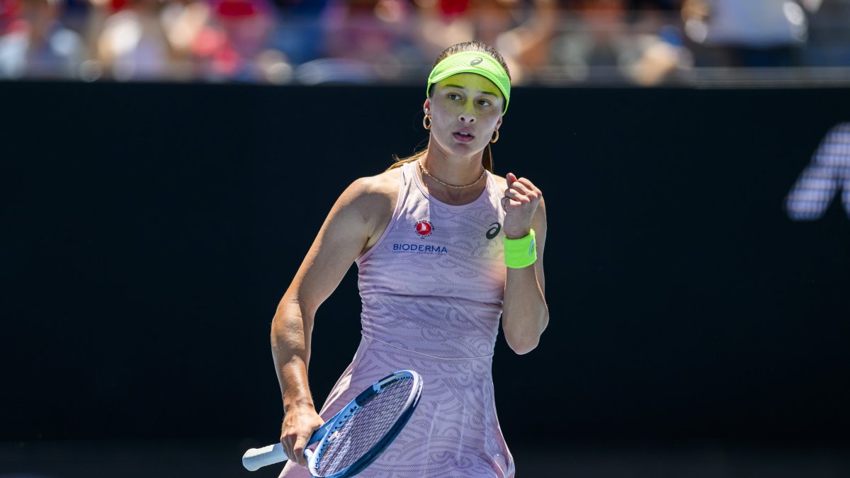 Turkish national tennis player Zeynep Sönmez in action against Kazakhstan’s Yulia Putintseva in their third-round match at the Australian Open, Melbourne, Australia, Jan. 23, 2026. (AA Photo)