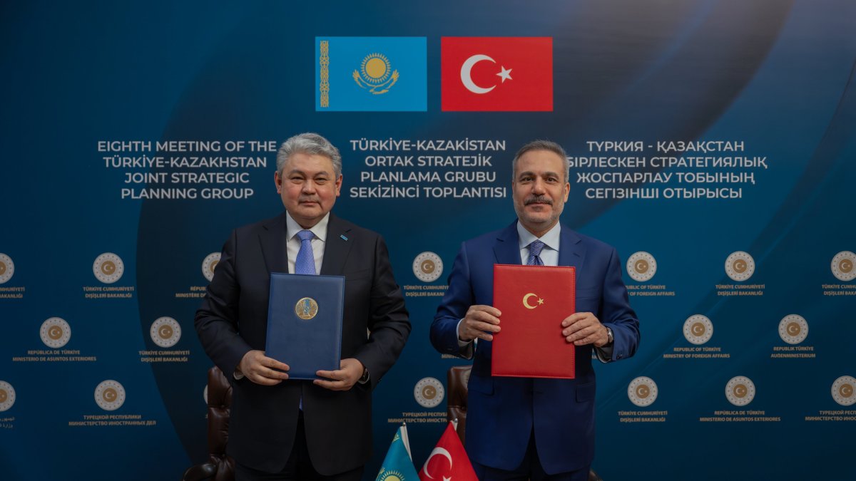 Turkish, Kazakh foreign ministries sign cooperation deal