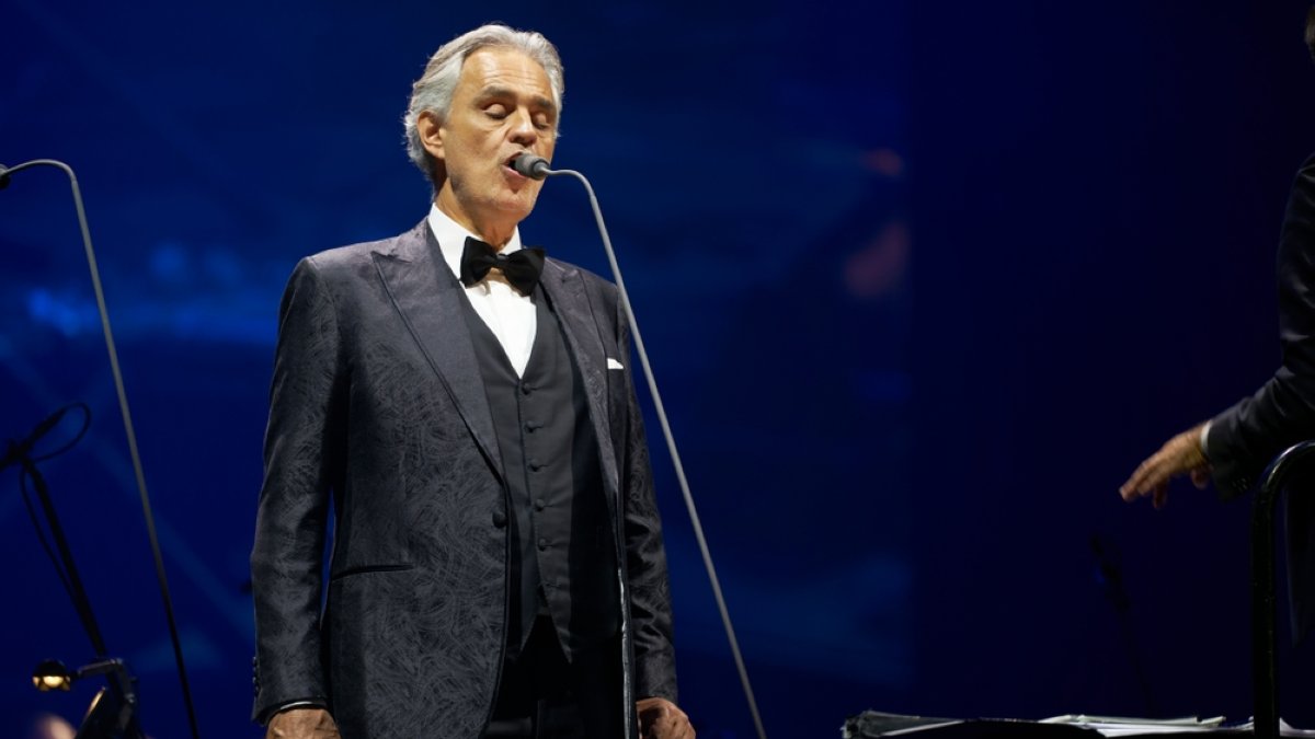 World-renowned Italian tenor Andrea Bocelli to meet Istanbul fans