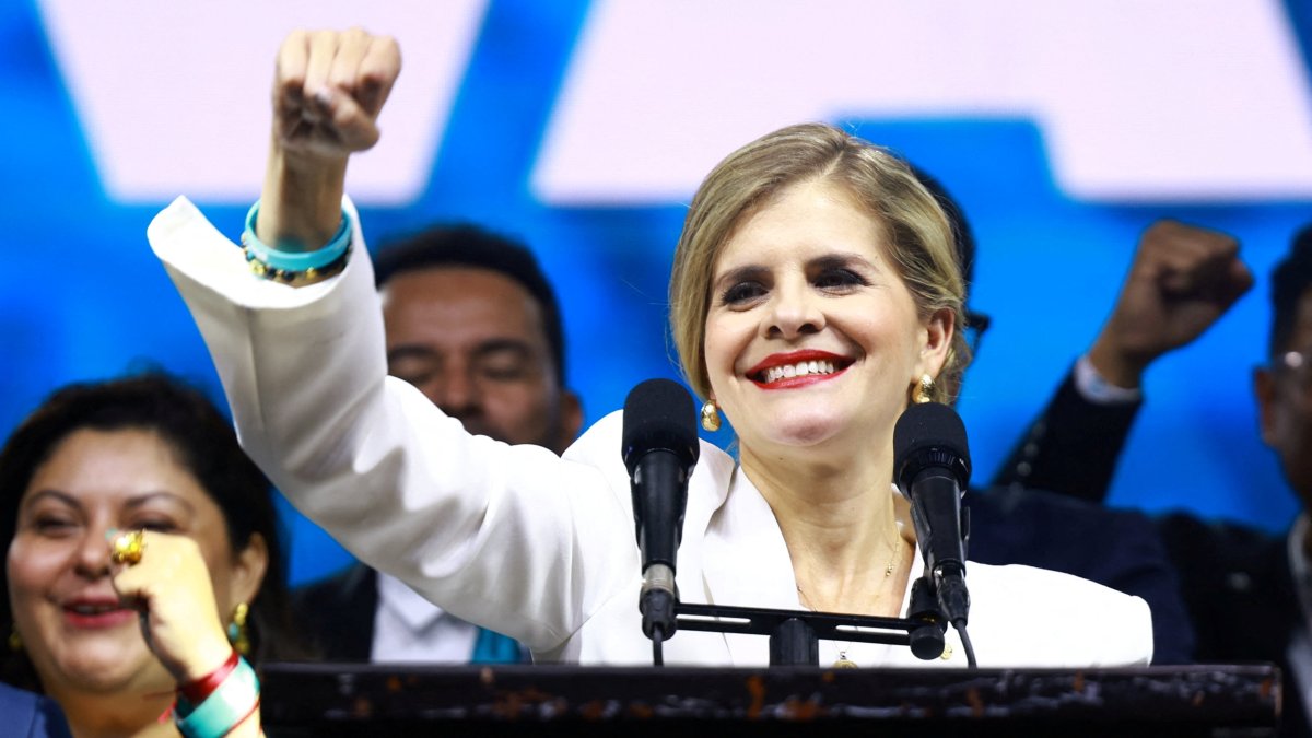 Presidential candidate Laura Fernandez of the Sovereign People's Party (PPSO) reacts onstage as she leads the general election, in San Jose, Costa Rica, Feb. 1, 2026. (Reuters Photo)