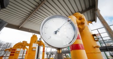 A gauge measuring the pressure on the yellow natural gas pipeline. (Shutterstock Photo)