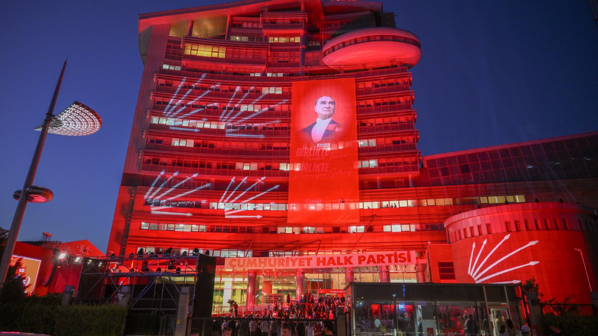 CHP loses members in western Türkiye after dispute with local branch