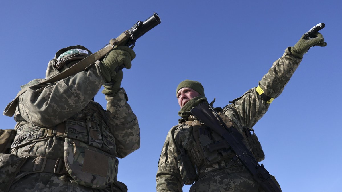 Ukrainian servicemen are seen during a training in the Zaporizhzhia region, Ukraine, Jan. 26, 2026. (EPA Photo)