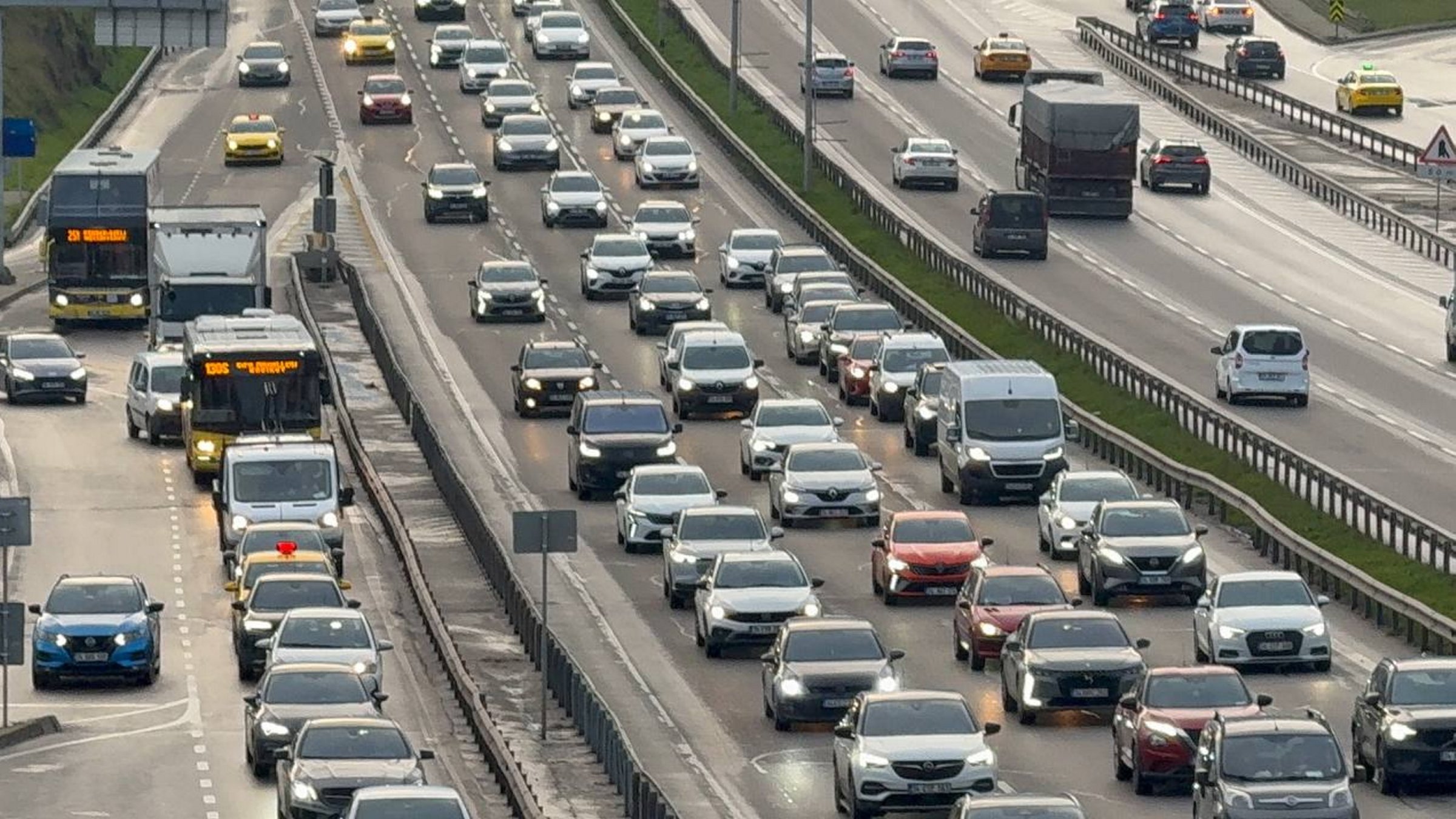 Vehicles are seen on a highway in Istanbul, Türkiye, Feb. 2, 2026. (AA Photo)