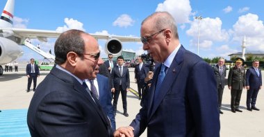 President Recep Tayyip Erdoğan shakes hands with Egyptian President Abdel-Fattah el-Sissi (L) at the airport, Ankara, Türkiye, Sept. 4, 2024. (AA Photo)
