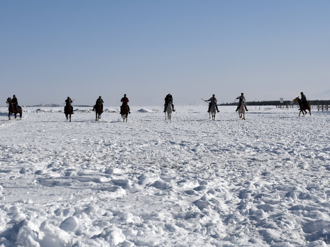 People on horseback playing the traditional equestrian sport of cirit in Kars, eastern Türkiye, Jan. 29, 2025. (AA Photo)