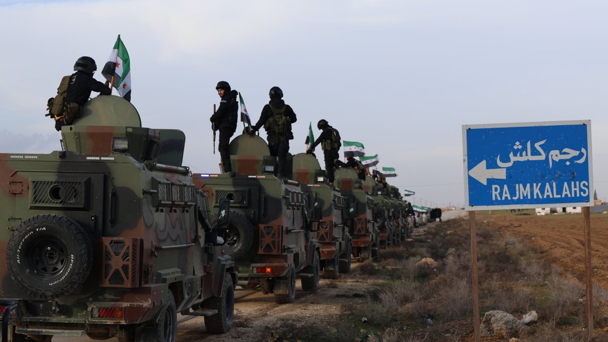 Under the agreement signed between the Syrian government and the terrorist organization YPG, security forces enter the district center of Kamishli, Syria, Feb. 3, 2026. (AA Photo)
