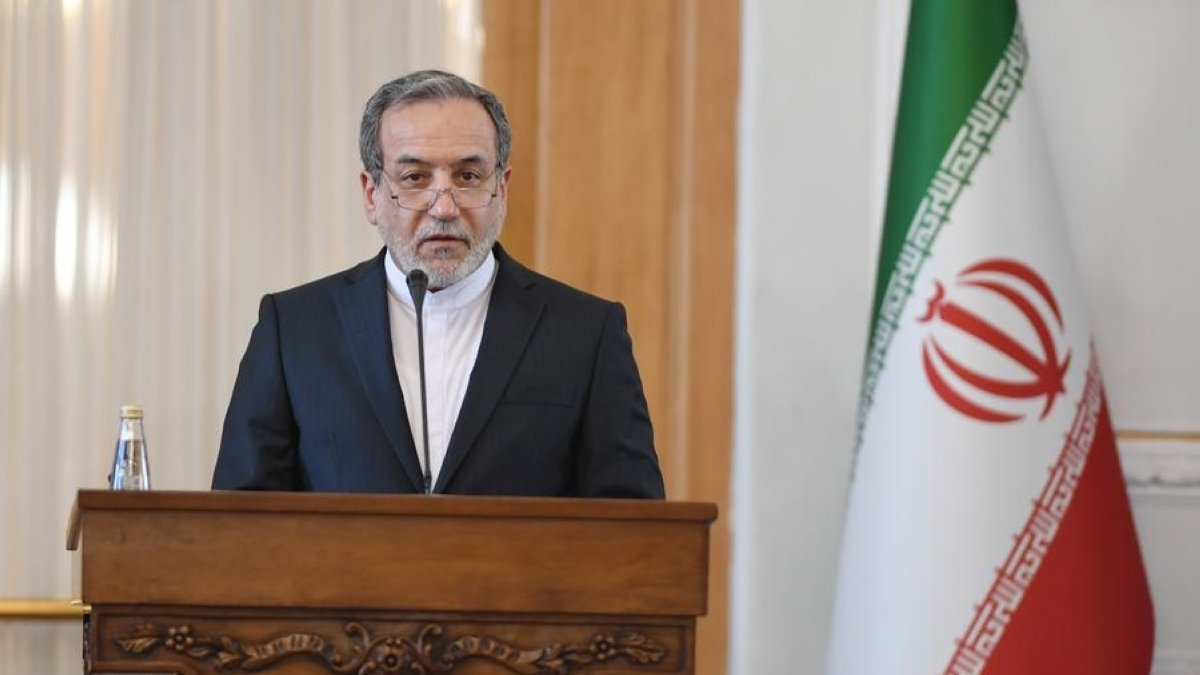 Iran FM confirms talks with US to take place in Oman on Friday