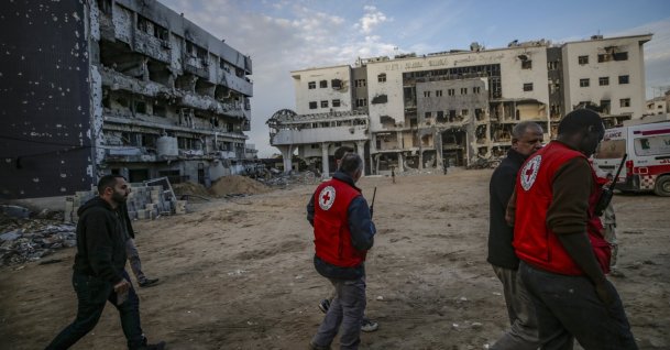 The Gaza Ministry of Health receives from the Red Cross the remains and bodies of 15 unidentified Palestinians returned by Israel, to be buried in a mass funeral in Gaza City, Jan. 29, 2026. (EPA Photo)