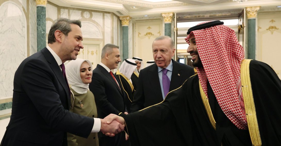 Energy and Natural Resources Minister Alparslan Bayraktar (L) shakes hands with Saudi Crown Prince Mohammed bin Salman during President Recep Tayyip Erdoğan's visit to Riyadh, Saudi Arabia, Feb. 3, 2026.