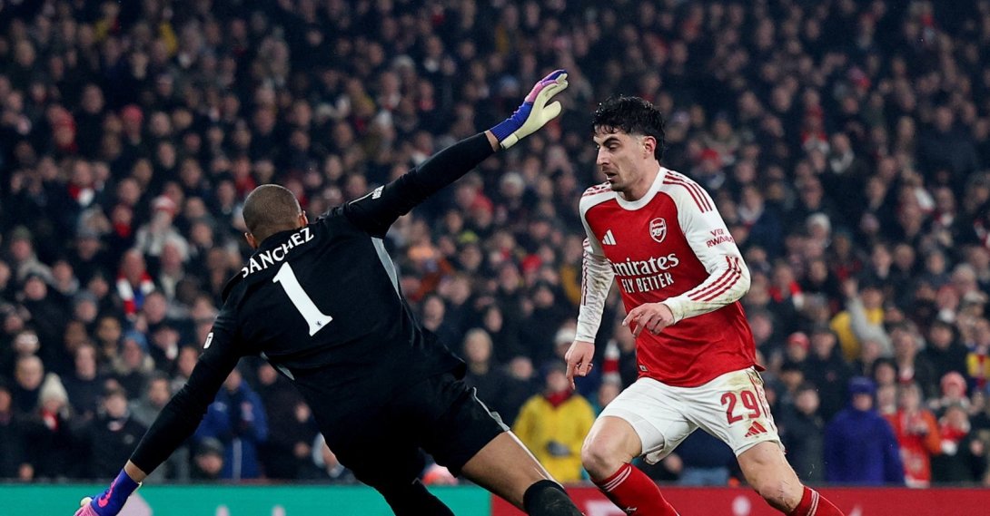 Arsenal's Kai Havertz (R) in action with Chelsea's Robert Sanchez before he scores their first goal during the Carabao Cup semifinal second leg match at Emirates Stadium, London, U.K., Feb. 3, 2026. (Reuters Photo)